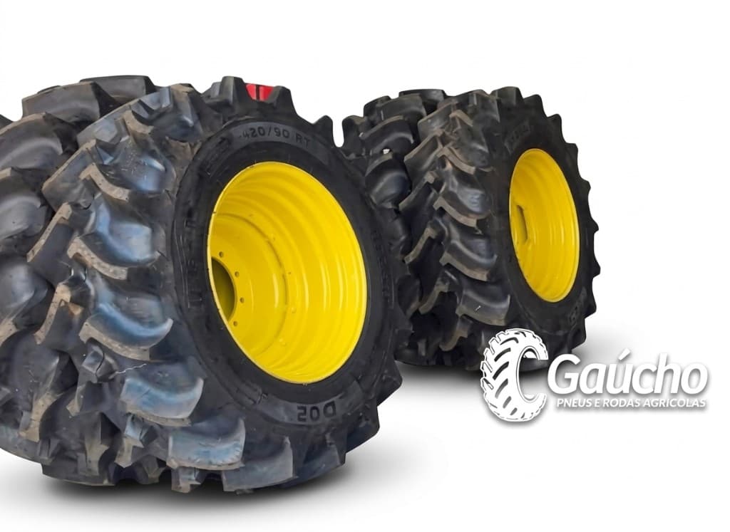 Conjunto de duplagem agrícola com pneus e rodas amarelas.